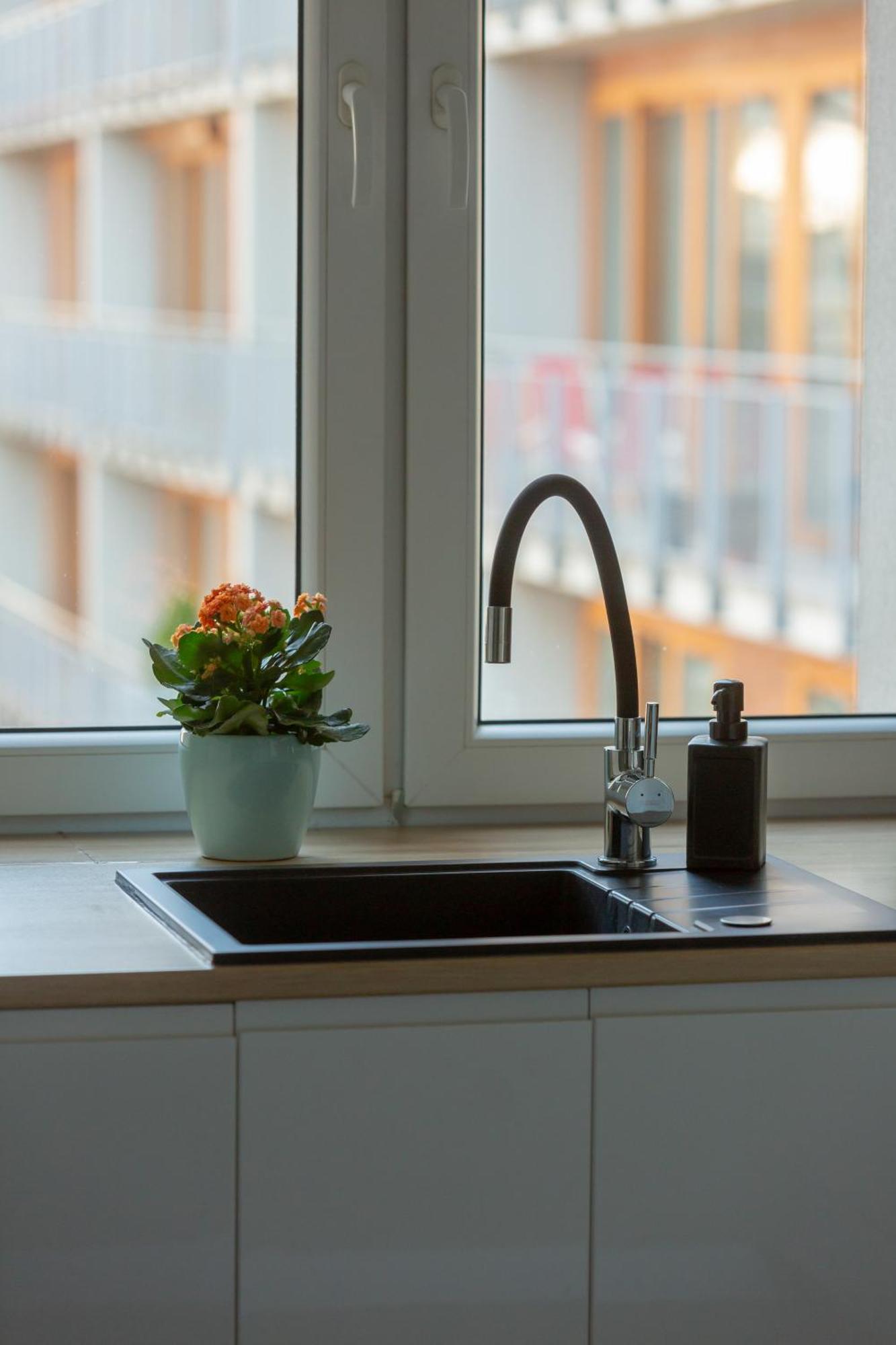 Central Apartment Emilii Plater By Noclegi Renters Warsaw Luaran gambar
